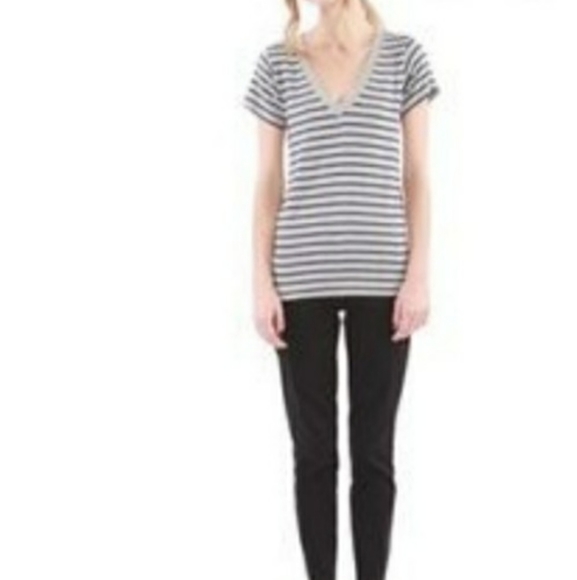HYE PARK & LUNE Tops - 𝅺SALE 8/$35   HYE PARK & LUNE VANESSA V-NECK TOP